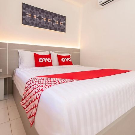 Oyo 328 Onion House Hotel Kata Beach  Buitenkant foto